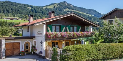 Pensionen - Balkon - Tiroler Unterland - Gästehaus Neumayer alpine**sports**appartements, Hausansicht von Süden - Sommeransicht! - Gästehaus Neumayer