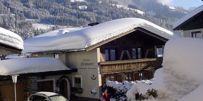 Pensionen - Frühstück: Frühstücksbuffet - Tirol - Winteransicht - Gästehaus Neumayer alpine**sports**appartements - Gästehaus Neumayer
