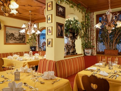 Pensionen - Kühlschrank - Tirol - Restaurant der Pension Dorfstube in Holzgau. - Gasthof-Pension-Dorfstube