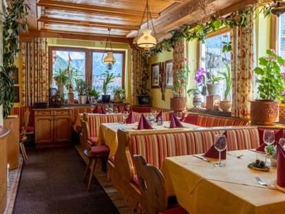 Pensionen - Umgebungsschwerpunkt: Fluss - Restaurant der Gäste-Pension Dorfstube in Holzgau. - Gasthof-Pension-Dorfstube