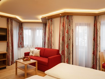 Pensionen - Tirol - Zimmer 101. Großes Doppelbettzimmer in der ersten Etage. - Gasthof-Pension-Dorfstube