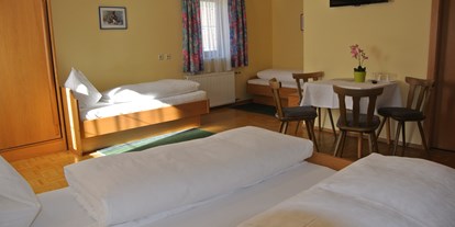 Pensionen - Umgebungsschwerpunkt: am Land - Tirol - Vierbettzimmer  - Gasthof zum Stollhofer