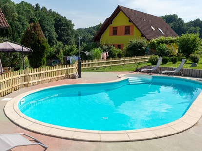 Pensionen - Bad Waltersdorf - Pool - Gästehaus Nora 