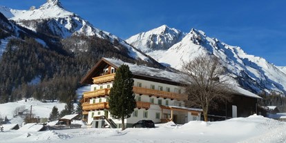 Pensionen - Frühstück: Frühstücksbuffet - Tirol - Bergerhof im Winter - Bergerhof