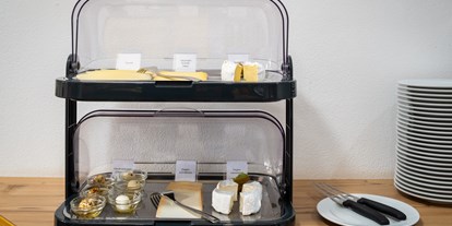 Pensionen - Frühstück: Frühstücksbuffet - Tirol - Käse von der Käserei aus Kals am Großglockner - Bergerhof
