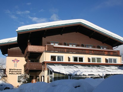 Pensionen - Art der Pension: Hotel Garni - Tiroler Unterland - Hausfoto Winter - Wellness Pension Hollaus