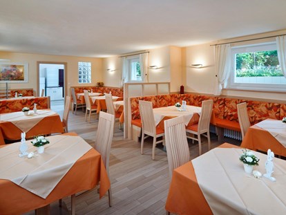 Pensionen - Pool - Italien - Der Frühstücks- und Aufenthaltsraum ist hell und  gemütlich eingerichtet. - Residence Sonnengarten**