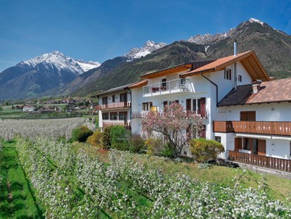Pensionen - Trentino-Südtirol - Residence Sonnengarten inmitten der Obstgärten mit phantastischer Bergkulisse - Residence Sonnengarten**