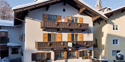 Pensionen - Kühlschrank - Tirol - Hausansicht Winter - Pension Kometer***