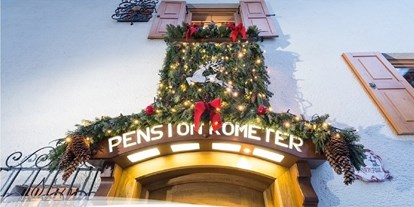 Pensionen - Frühstück: Frühstücksbuffet - Tirol - Eingang Pension Kometer - Pension Kometer***