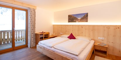 Pensionen - Terrasse - Italien - Zimmer in Zirmholz mit Balkon - BIO-Bauernhof Inner-Glieshof