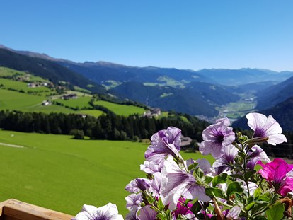 Pensionen - Trentino-Südtirol - Blick vom Balkon ins Pustertal - Pension Sonnenhof