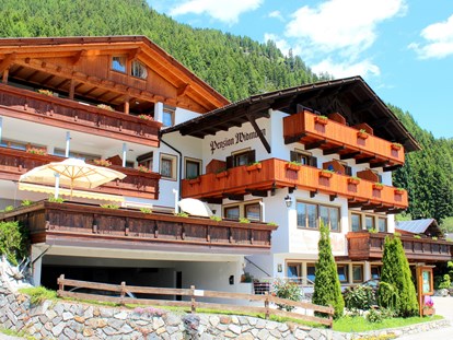 Pensionen - Trentino-Südtirol - Unsere Pension liegt auf der Sonnenterrasse des Passeiertales. Ruhig gelegen mit einem herrlichen Blick auf die umliegende Bergwelt. - Pension Widmann