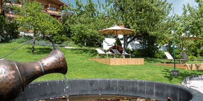 Pensionen - Pool - Tirol - Im Schlösslgarten dürfen Sie die Natur und den Lauf der Zeit beobachten.  - Landhaus Ager
