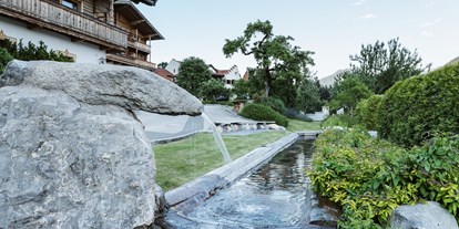 Pensionen - Sauna - Tiroler Unterland - Ein wilder Garten. Außerdem steht Ihnen ein Kneippbecken zur Verfügung, gefüllt mit frischem Bergquellwasser aus unserer hauseigenen Quelle. Kneippen ist die perfekte Behandlung der beanspruchten Muskulatur nach einer Bergwanderung. - Landhaus Ager