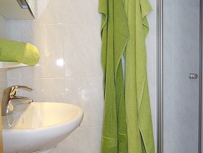 Pensionen - Umgebungsschwerpunkt: am Land - Doppelzimmer"2"....Dusche und von einander getrenntes WC... - Haus Heidi