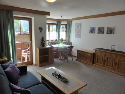 Pensionen - Garten - Appartement "1" mit Balkon und einem Schlafzimmer u. Wohnschlafraum - Haus Heidi