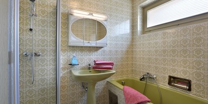 Pensionen - Langlaufloipe - Tiroler Unterland - Badezimmer Appartement mit Dusche/Badewanne - Haus Lukas 