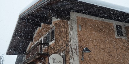 Pensionen - Garage für Zweiräder - Tiroler Unterland - Winteransicht  - Haus Lukas 