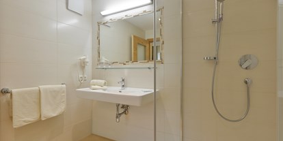 Pensionen - Sauna - Tiroler Unterland - Alle Bäder mit großem Spiegel und Haarföhn - Hotel Garni Birkenhof & Apartments Rosenhof