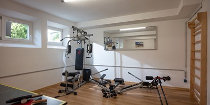 Pensionen - Garage für Zweiräder - Tiroler Unterland - Der Fitnessraum mit Tischtennisplatte - Hotel Garni Birkenhof & Apartments Rosenhof