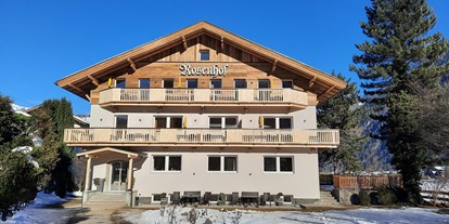 Pensionen - Terrasse - Tiroler Unterland - Der Rosenhof im Zillertal im Winter - Hotel Garni Birkenhof & Apartments Rosenhof