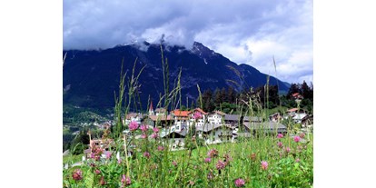 Pensionen - Umgebungsschwerpunkt: Fluss - Tirol - Idyllische Lage im Bergdorf  - Gasthof Alpenblick
