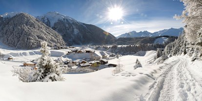 Pensionen - Umgebungsschwerpunkt: Berg - Tirol - Niederthai Winter Ötztal Familie Lieblingsplatz - Bio & Reiterhof der Veitenhof