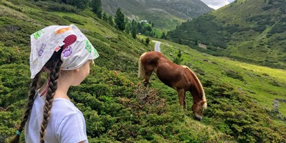 Pensionen - Umgebungsschwerpunkt: Berg - Tirol - Ferienwohnungen der Veitenhof Familie Leiter Biobauernhof Sommer Pferde Alm Urlaub Ötztal Niederthai - Bio & Reiterhof der Veitenhof