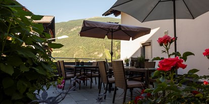 Pensionen - Terrasse - Tirol - Blick in die Pitztaler Bergwelt - Landhaus Gasser