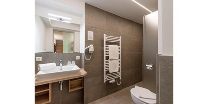 Pensionen - Umgebungsschwerpunkt: am Land - Tirol - Badezimmer App. Abendrot  - Gasthof Schöntal