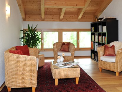Pensionen - Sauna - schöne Aufenthaltsmöglichkeiten im Haus
Kleine Hausbibliothek
 - Wohlfühlhaus Evelin