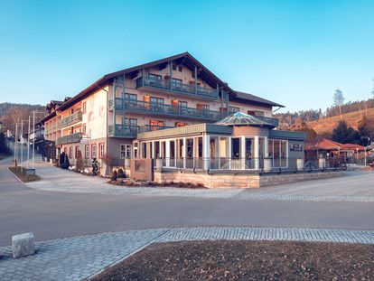 Pensionen - Radweg - Bayerischer Wald - Hotelansicht - Ferienwohnungen "Zum Kramerwirt"
