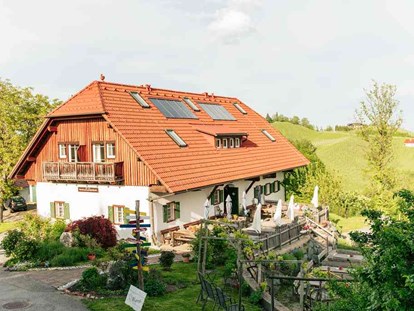 Pensionen - Garten - Steiermark - Winzerhaus mit Buschenschank - Gästezimmer & Buschenschank am Weingut Hack-Gebell