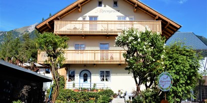 Pensionen - Frühstück: Frühstücksbuffet - Tirol - Haus Alpengruss in Seefeld inTirol im Sommer - HAUS ALPENGRUSS 