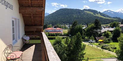 Pensionen - Umgebungsschwerpunkt: Berg - Tirol - Aussicht App. Paradies - HAUS ALPENGRUSS 
