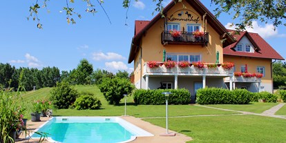 Pensionen - Garten - Steiermark - Ruhig und idyllisch, an einem ganz besonderen Platz inmitten der Natur gelegen, bieten wir Ihnen hier im Lammerhof Entspannung und Erholung pur.  - Pension Lammerhof