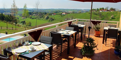 Pensionen - Garten - Steiermark - Auf unserer Panorama-Frühstücksterrasse genießen Sie jeden Morgen eine wunderschöne Aussicht. - Pension Lammerhof