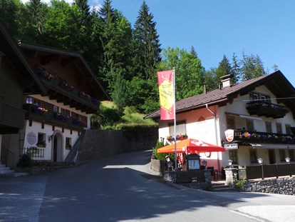 Pensionen - Garage für Zweiräder - Pinzgau - Haus-Ansicht von Außen - Gasthaus Pension Forellenstube