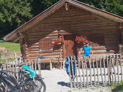 Pensionen - Umgebungsschwerpunkt: am Land - Tirol - wunderschöne Rad-Wanderwege - KOMFORT-FEWO BERGWELT HAHNENKAMM   - Lechtal - So/Wi