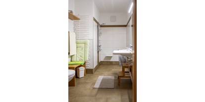 Pensionen - Sauna - Österreich - Sunseitn - barrierefreies Bad mit Dusche und WC - Gästehaus "In da Wiesn"
