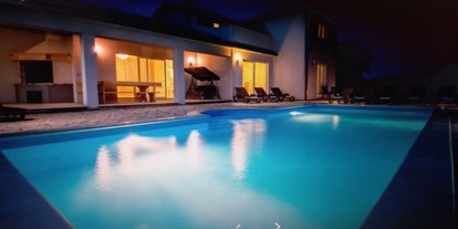 Pensionen - Umgebungsschwerpunkt: Meer - Pool bei Nacht - Villa Jasmin Sumber