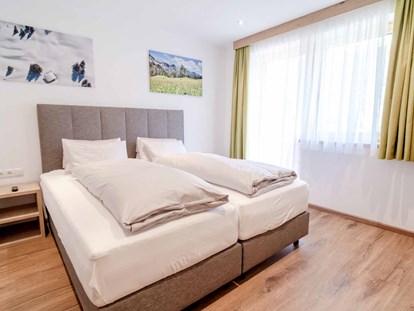 Pensionen - Langlaufloipe - Schlafzimmer im Panorama-Appartement - Alpengasthof Hohe Burg