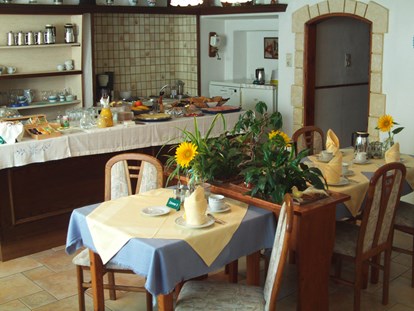 Pensionen - Frühstück: serviertes Frühstück - Frühstücksraum - Gästehaus Winglhofer