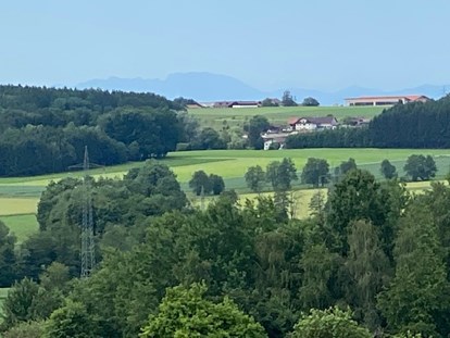 Pensionen - Frühstück: Frühstücksbuffet - Deutschland - Blick in die Berge ,Landschaftsimpression - Pension am Weberhof