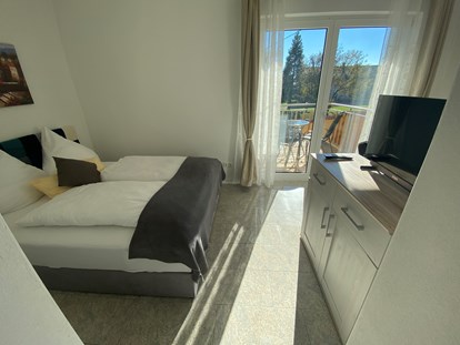 Pensionen - Umgebungsschwerpunkt: Stadt - Doppelzimmer 102 mit Balkon - Pension am Weberhof