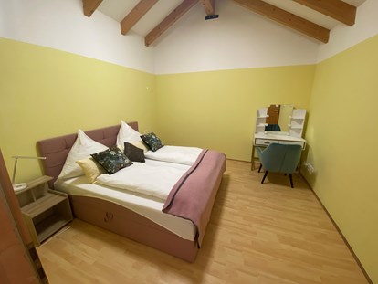 Pensionen - Umgebungsschwerpunkt: Therme - Suite Schlafzimmer 1 - Pension am Weberhof