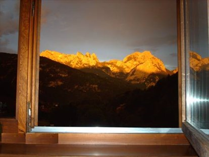 Pensionen - Skiverleih - Blick auf das Alpenglühen vom Frühstücksraum - Haus Helga