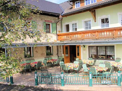 Pensionen - Balkon - Salzburg - Unsere Sonnenterrasse läd zum gemütlichen Frühstück ein - Pension Fischerhof