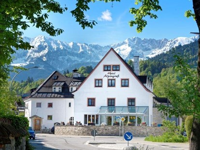 Pensionen - Frühstück: Frühstücksbuffet - Deutschland - Hausansicht - Hotel Garni Alpengruß